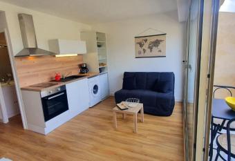 Studio Chez Nanie R  sidence Le Concorde Cannes Marina allows 18 year olds to book a room