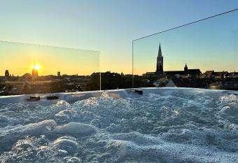 Historical Luxury Homes - Exclusive Selection has rooms with a private hot tub