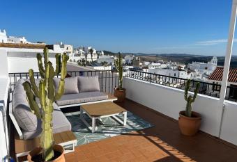 Casa Esmeralda allows 18 year olds to book a room