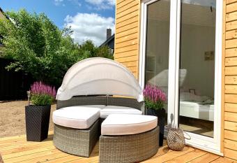 Tiny Haus Liederbach has Balcony rooms