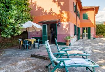 Casa delle Nocciole has Balcony rooms