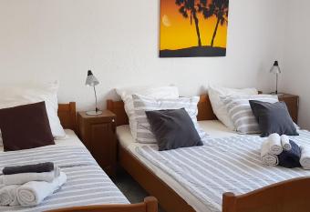 Apartment Sunshine allows 18 year olds to book a room