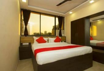 Hotel Elite Plaza allows 18 year olds to book a room