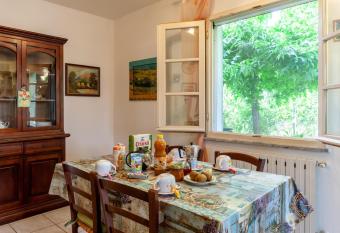 Casa Ceccardi has Balcony rooms