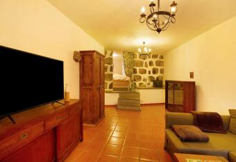 El Alpendre de la Vega 4 has Balcony rooms