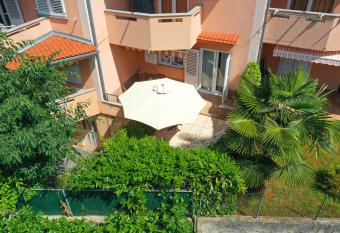 Apartman Adriana has Balcony rooms