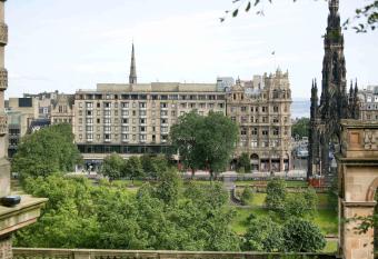 Mercure Edinburgh City - Princes Street Hotel allows 18 year olds to book a room