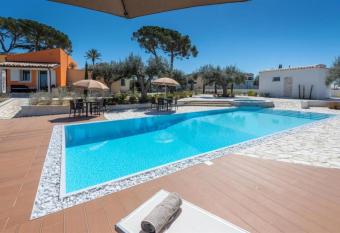 Villa Azzurra con vista piscina has Balcony rooms