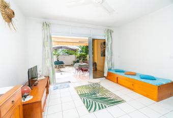 Rainui Cosy Apartment wPool in Punaauia has Balcony rooms