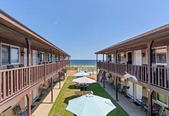 The Carolina Motel has Balcony rooms