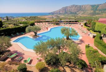 HG SQUILLACE VILLAGE has Balcony rooms