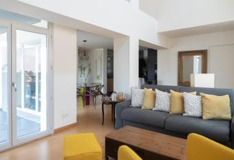 Spacious cocoon with terrace just outside Paris has Balcony rooms