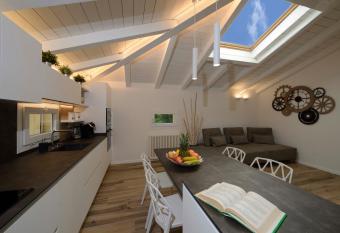 Grenier Blanc - Elegante mansarda allows 18 year olds to book a room