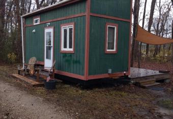 Rural Tiny House in the Edge Of the Woods has Balcony rooms