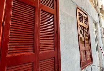 Traditional House Near The Port of Pireaus has Balcony rooms