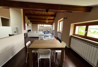 Il loft di Lori has Balcony rooms