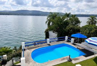 Casa Azul de Luna a pie del lago de Tequesquitengo has Balcony rooms