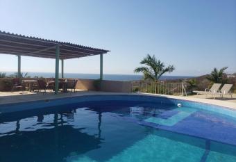 LA CASCADA allows 18 year olds to book a room