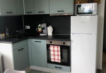 TUAMOTU Location appartement allows 18 year olds to book a room