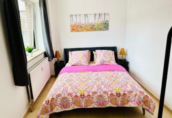 Urban Sejour - Hyper Center allows 18 year olds to book a room