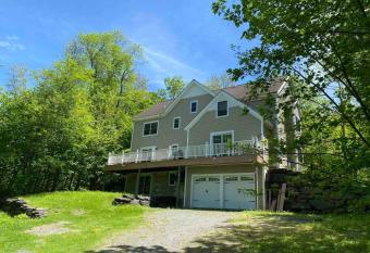 Serenity Peaks Lodge has Balcony rooms