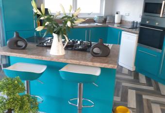 2 bed lodge sleeps 6 has rooms with a private hot tub