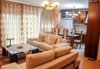 Gino s Apartments has rooms with a private hot tub