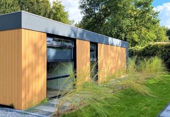 Aan de bosrand allows 18 year olds to book a room