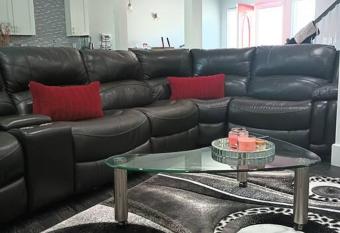 Nice & Cozy has Balcony rooms