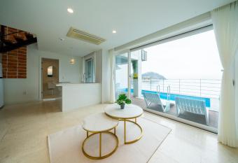 Hicalss Geoje 1 has Balcony rooms
