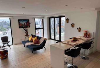 Antigua in QUO Guatemala City Zone 4 has rooms with a private hot tub