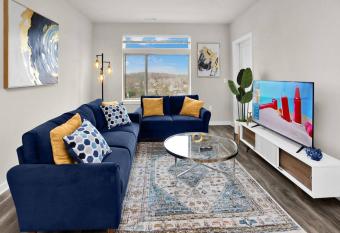 Trendy Home in Fairfax with Pool GMU allows 18 year olds to book a room