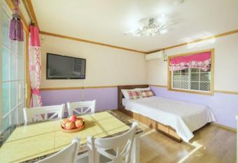 Newyeocha Pension allows 18 year olds to book a room