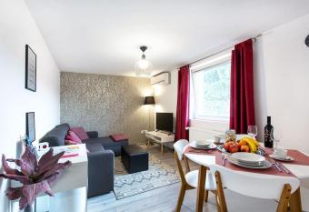 Ljubljana sLOVEnia + FREEparking & Bikes allows 18 year olds to book a room