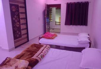 Sou ekta home stay allows 18 year olds to book a room