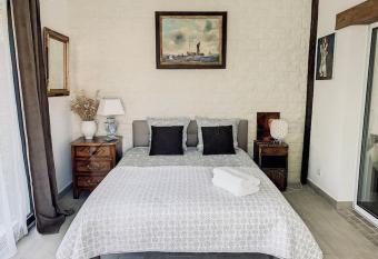 Le Charles - Campagne chic has Balcony rooms