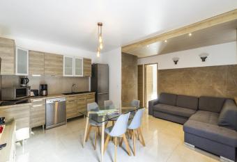 Cigale 1 has Balcony rooms