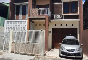 Alesya Homestay has Balcony rooms