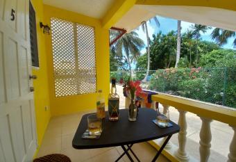 1 Bed Apartment Surf and Swim has Balcony rooms