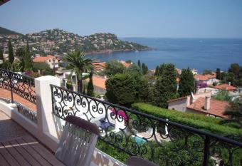 Charmante maison avec vue panoramique has Balcony rooms
