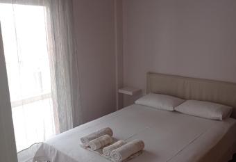 Giorgos house has Balcony rooms