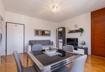 Apartman   uzel Two, Imotski allows 18 year olds to book a room