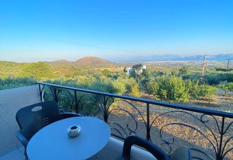 Handra Apartment Seaview allows 18 year olds to book a room