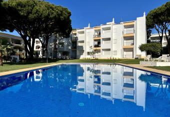 Vilamoura Garden View 2 With Pool by Homing allows 18 year olds to book a room