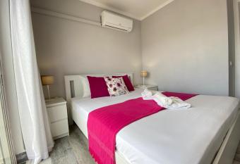 Quarteira Ocean Breeze 2 by Homing allows 18 year olds to book a room