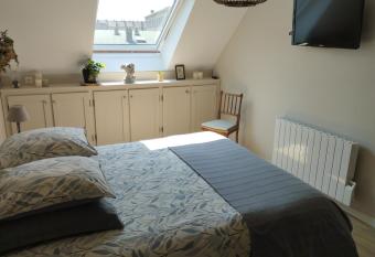 Le Clos des Mouettes allows 18 year olds to book a room