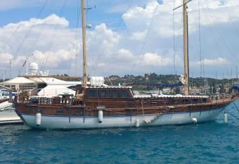 8 Cabin Wooden Pirate Ship has Smoking rooms