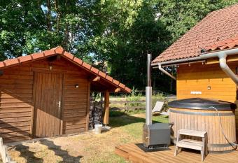 Chalet les Bolets has Balcony rooms