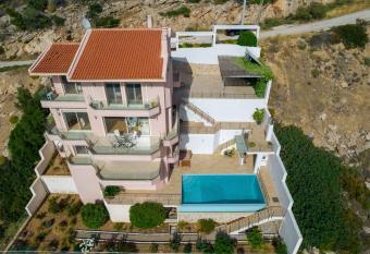 The sky is unlimited /Saronida Lux Villa allows 18 year olds to book a room