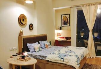 Dubai Suite by Hey Studios has Balcony rooms